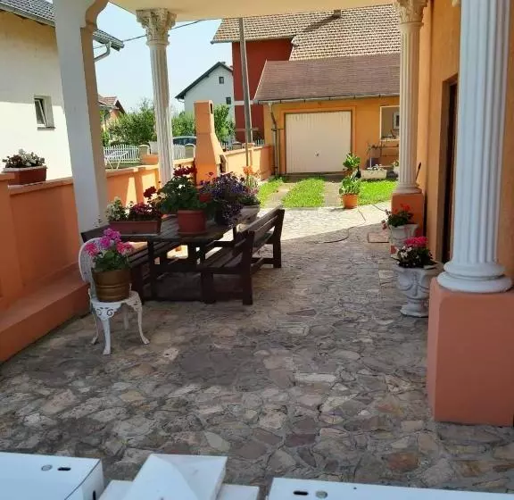 تختخواب و صبحانه Apartment Brcko Distrikt