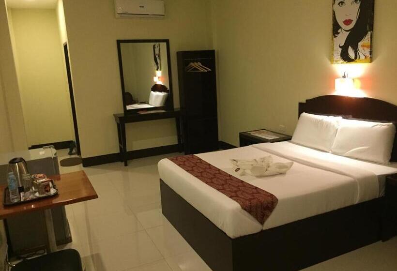 בית מלון כפרי Hollywood Suites