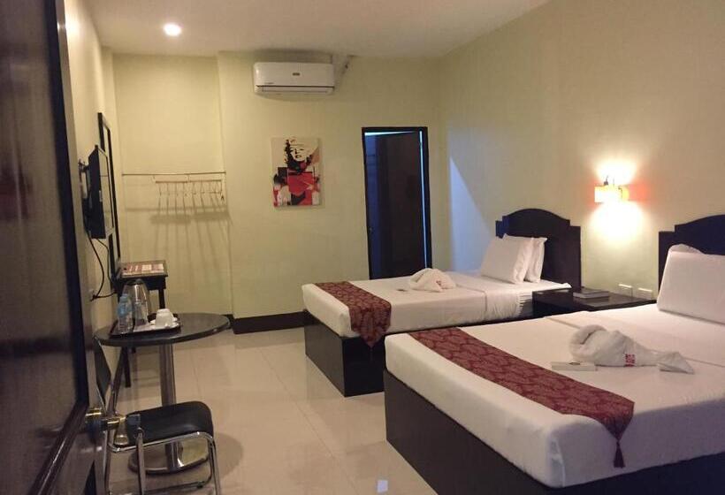 בית מלון כפרי Hollywood Suites