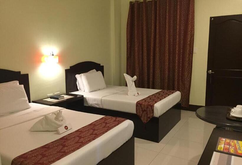 בית מלון כפרי Hollywood Suites