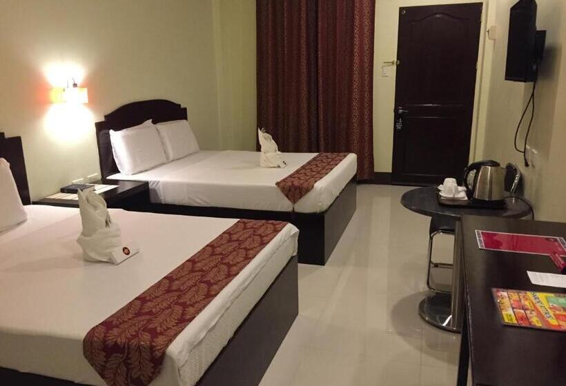 בית מלון כפרי Hollywood Suites