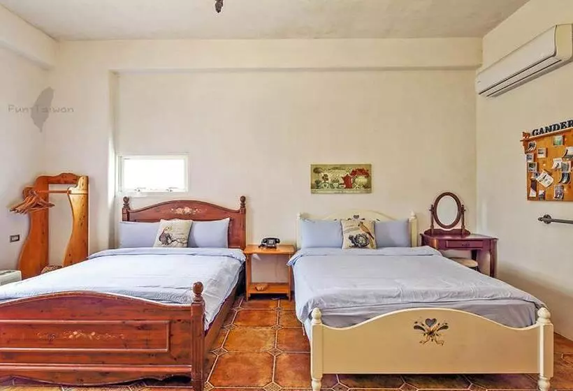 تختخواب و صبحانه Remis Villa