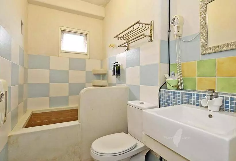 تختخواب و صبحانه Remis Villa