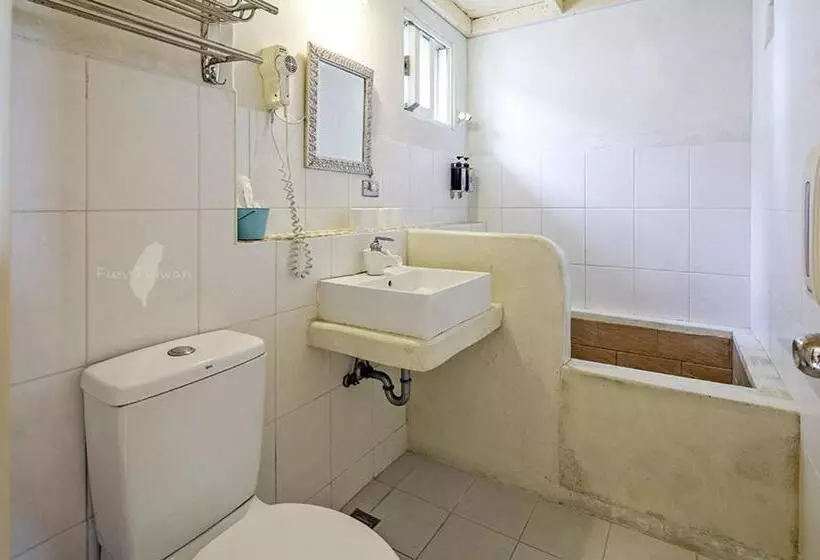 تختخواب و صبحانه Remis Villa