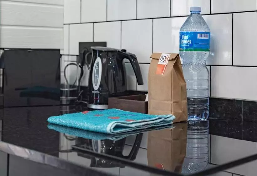 Breeze Aparthotel By Parrot`s House