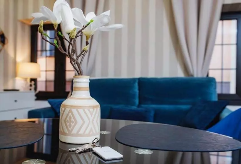 Breeze Aparthotel By Parrot`s House