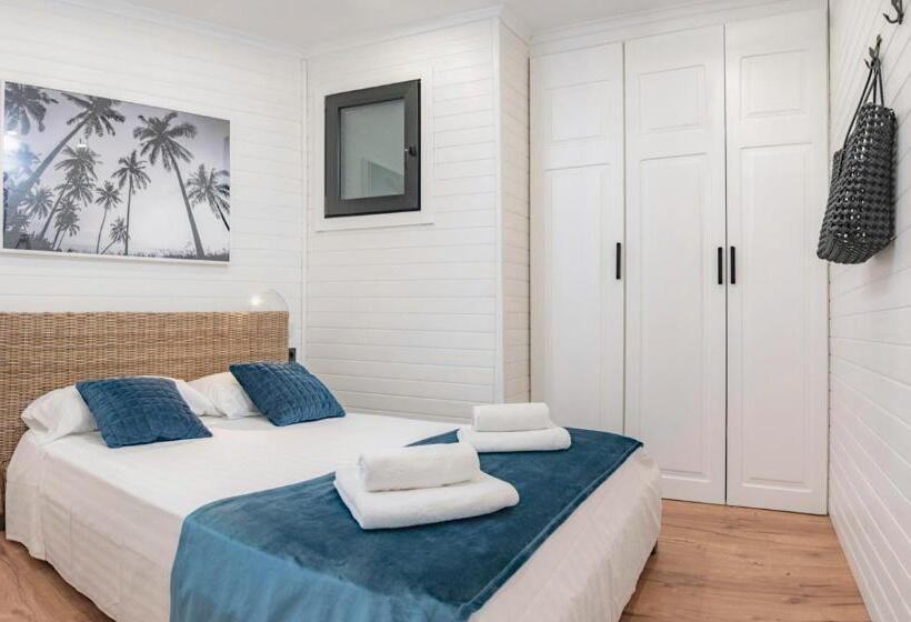 Breeze Aparthotel By Parrot`s House