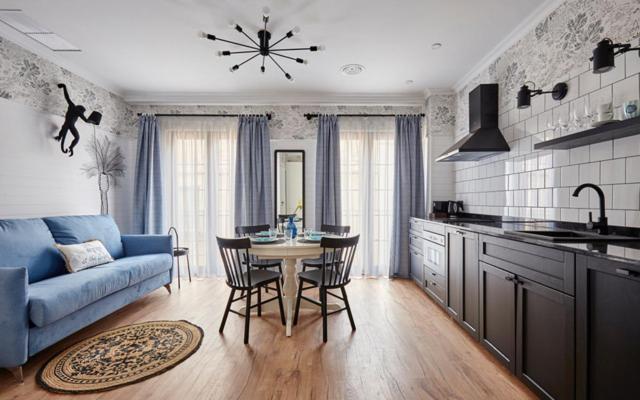 Breeze Aparthotel By Parrot`s House