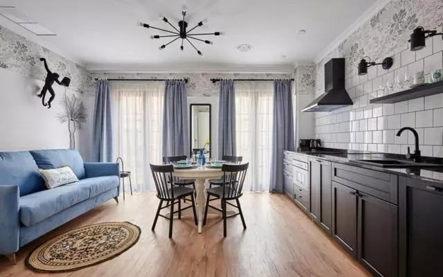 Breeze Aparthotel By Parrot`s House