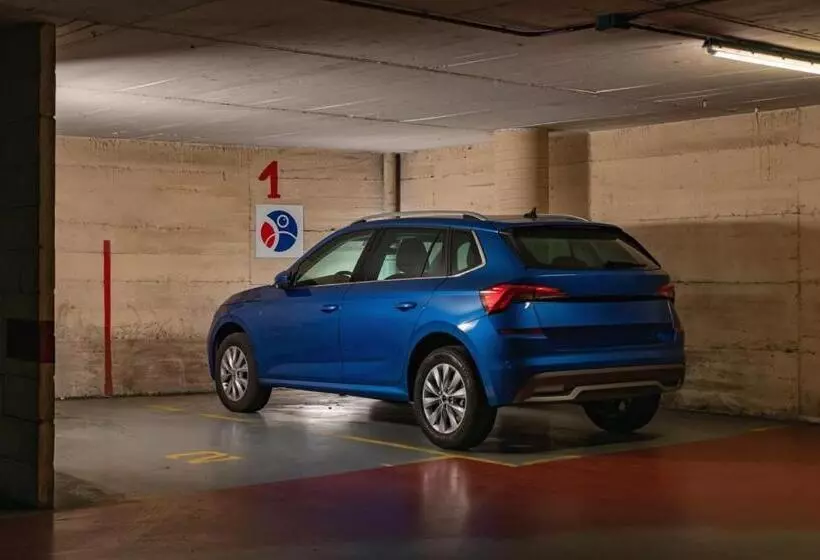 Breeze Aparthotel By Parrot`s House