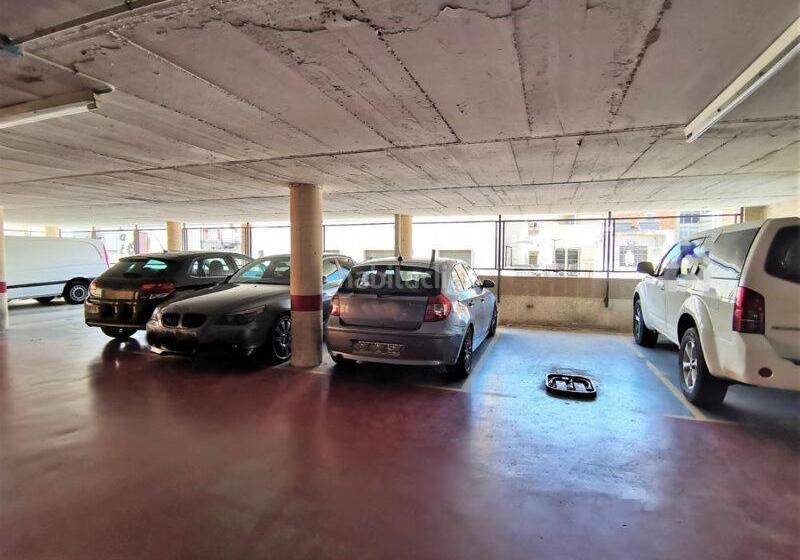 Breeze Aparthotel By Parrot`s House