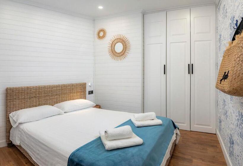 Breeze Aparthotel By Parrot`s House