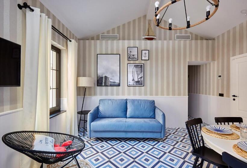 Breeze Aparthotel By Parrot`s House