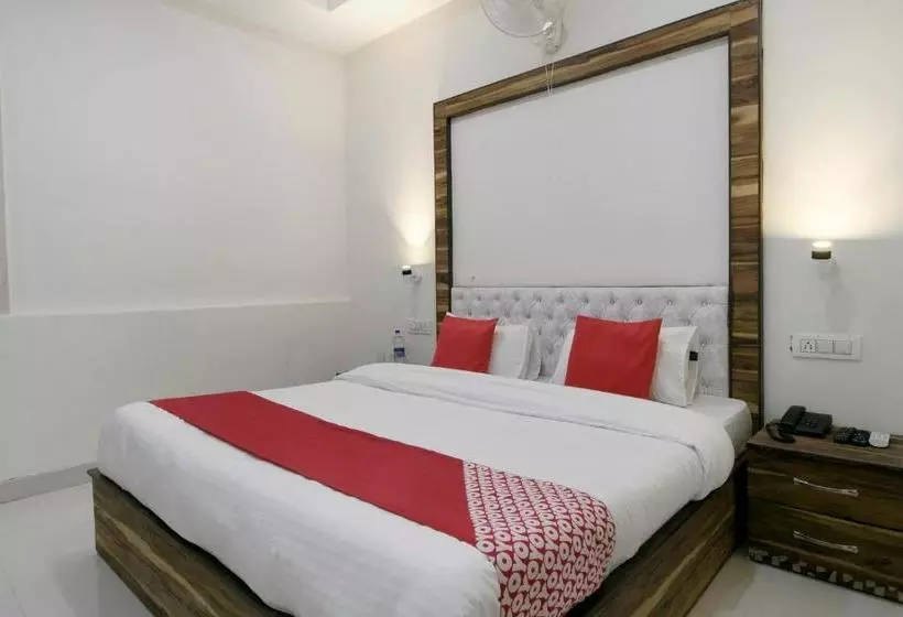 هتل Oyo 37441 Crown Resorts