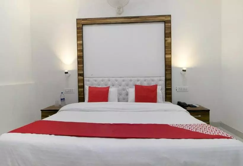 هتل Oyo 37441 Crown Resorts