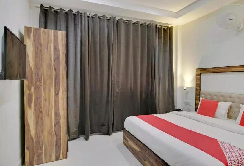 هتل Oyo 37441 Crown Resorts