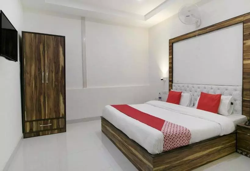 هتل Oyo 37441 Crown Resorts