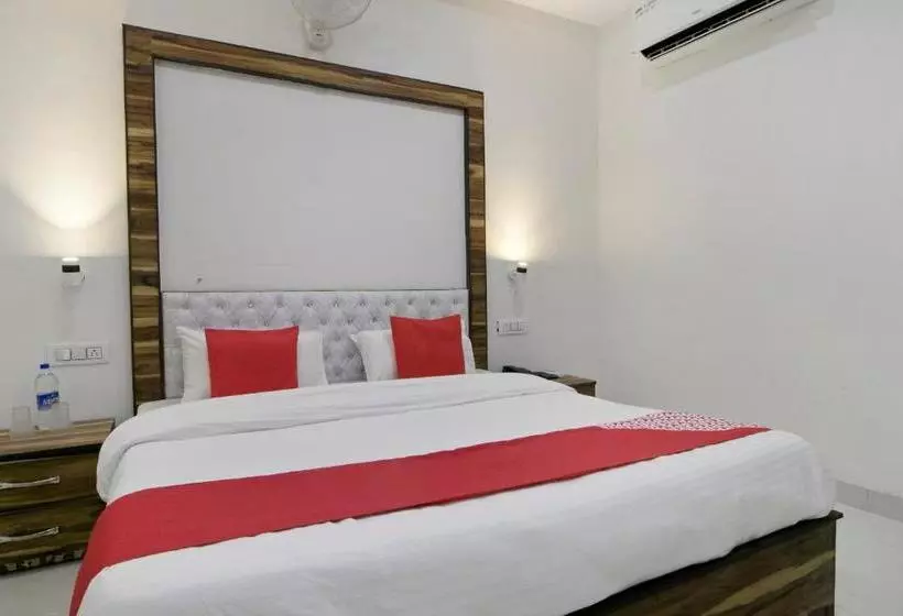 هتل Oyo 37441 Crown Resorts