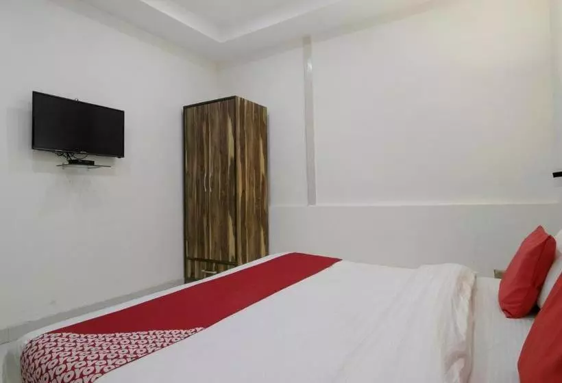 هتل Oyo 37441 Crown Resorts