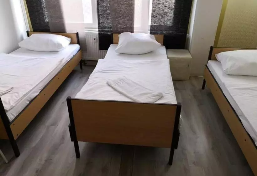 ペンション Monteurzimmer Zentrum