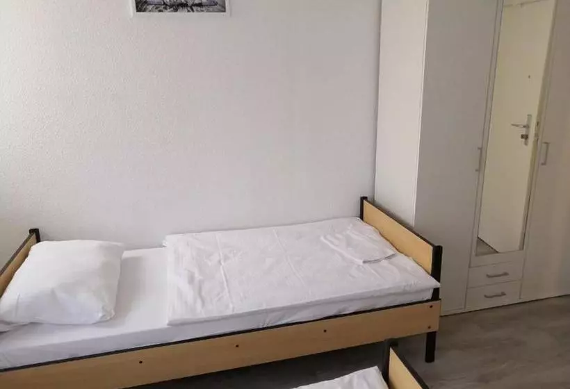 ペンション Monteurzimmer Zentrum