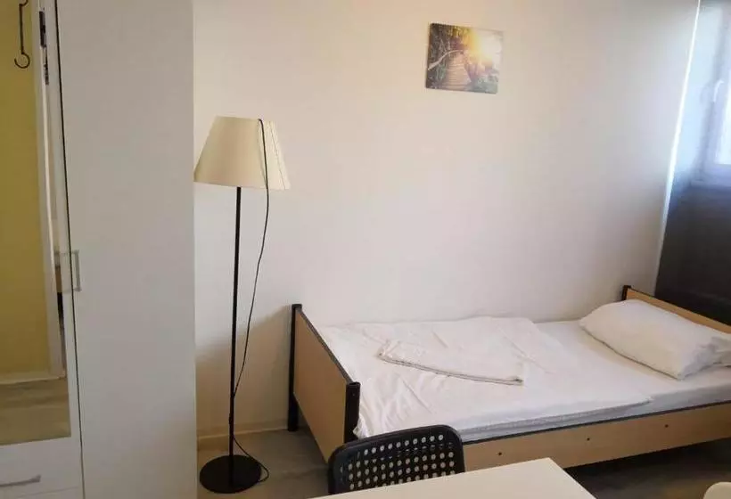 ペンション Monteurzimmer Zentrum