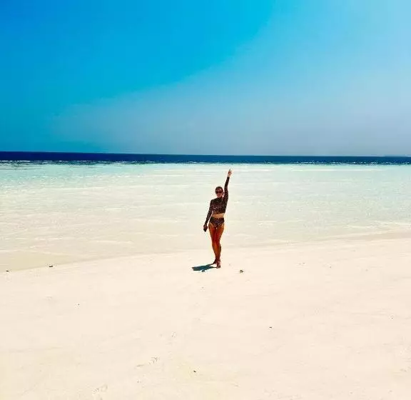 هتل Hudhuvelimaldives