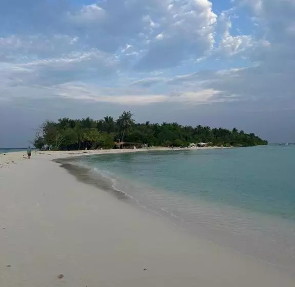 هتل Hudhuvelimaldives