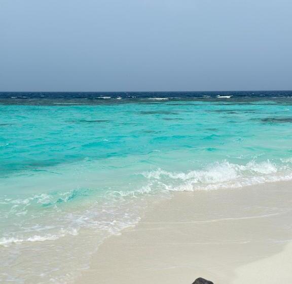 Szálloda Hudhuvelimaldives