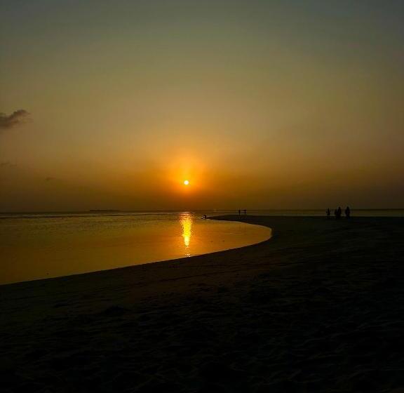 Szálloda Hudhuvelimaldives