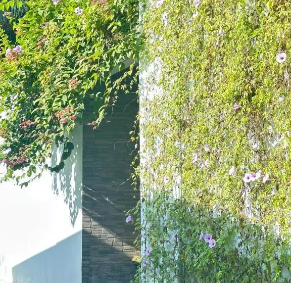 هتل Hudhuvelimaldives