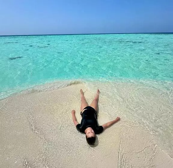 هتل Hudhuvelimaldives