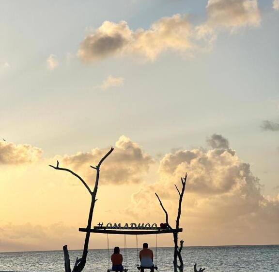 Szálloda Hudhuvelimaldives