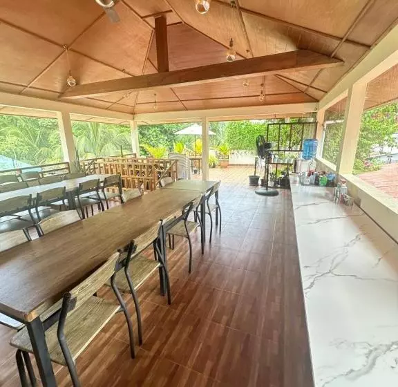 هتل Hudhuvelimaldives