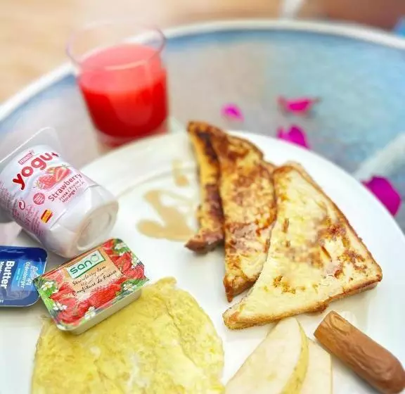 هتل Hudhuvelimaldives