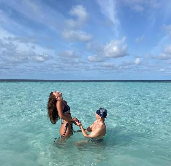 Szálloda Hudhuvelimaldives