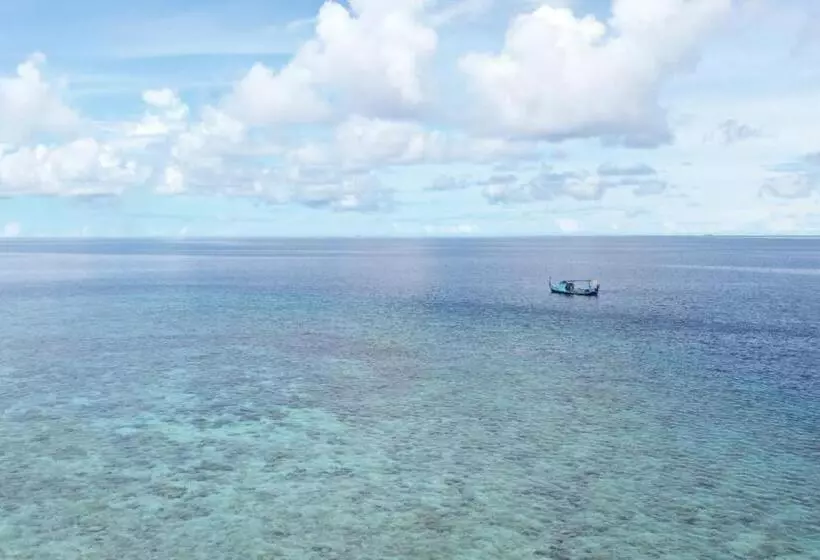 هتل Hudhuvelimaldives