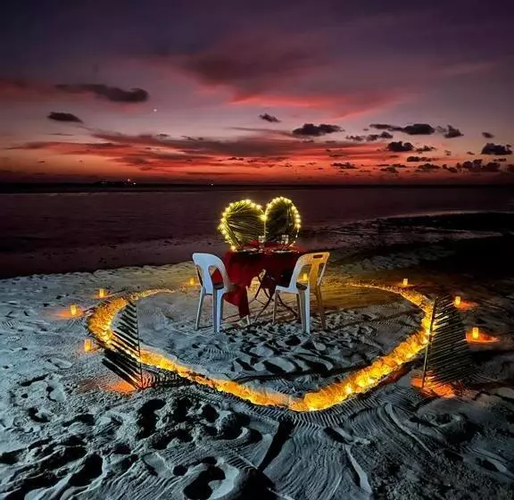 هتل Hudhuvelimaldives