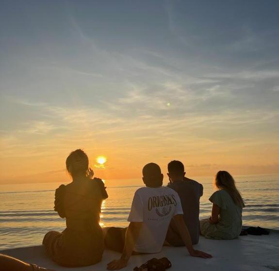 Szálloda Hudhuvelimaldives