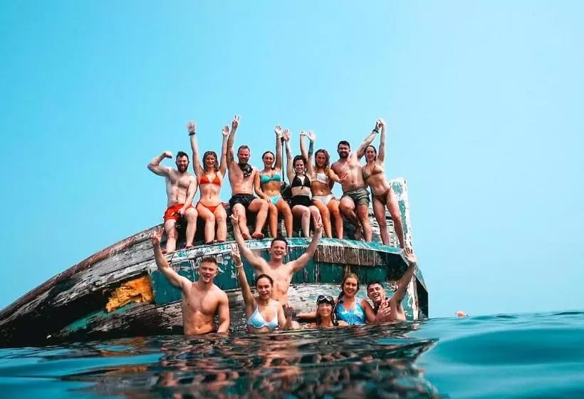 هتل Hudhuvelimaldives