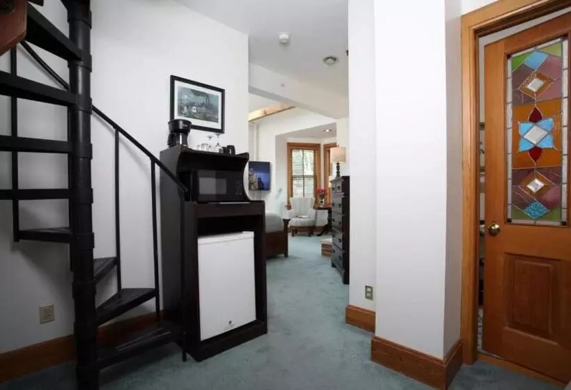 Aamiaismajoitus (B&B) Riverboat Suites