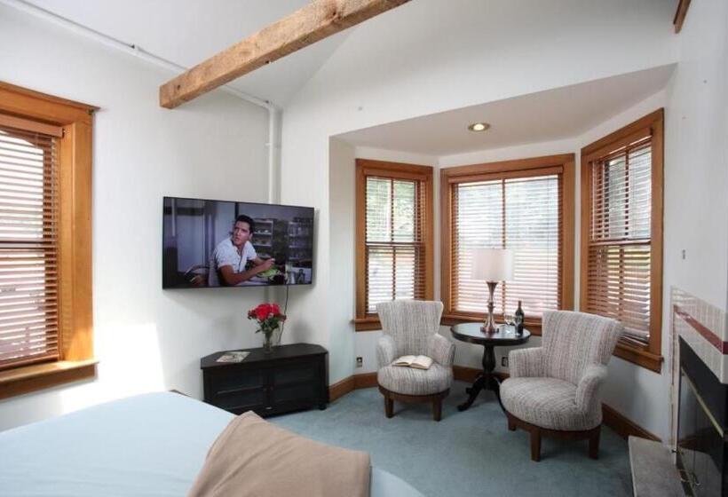 مبيت وإفطار Riverboat Suites