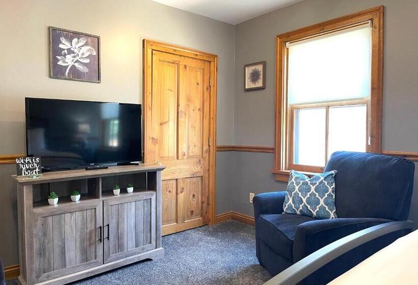 مبيت وإفطار Riverboat Suites