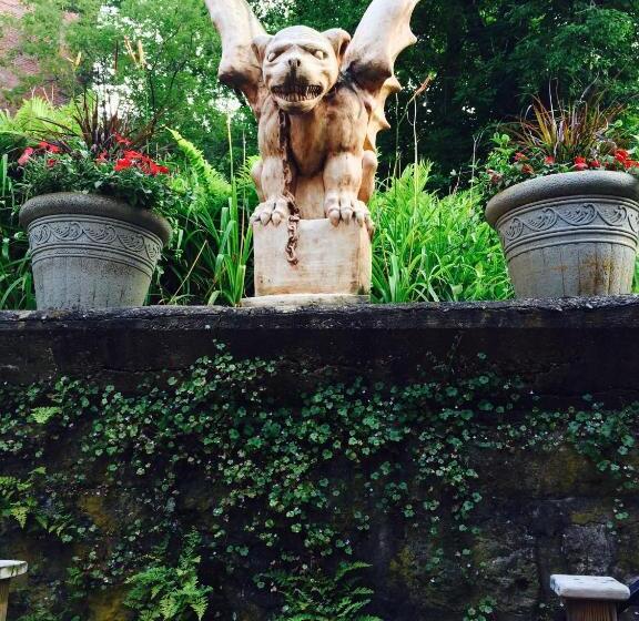 مبيت وإفطار Riverboat Suites