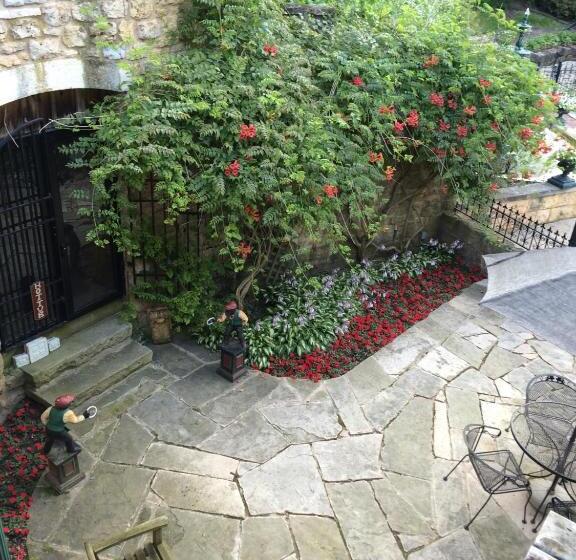 مبيت وإفطار Riverboat Suites