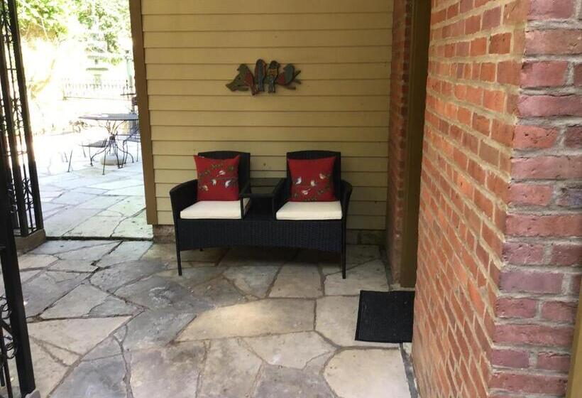 مبيت وإفطار Riverboat Suites