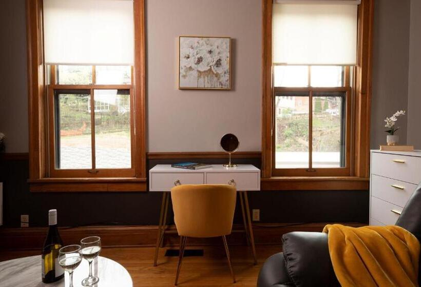 مبيت وإفطار Riverboat Suites