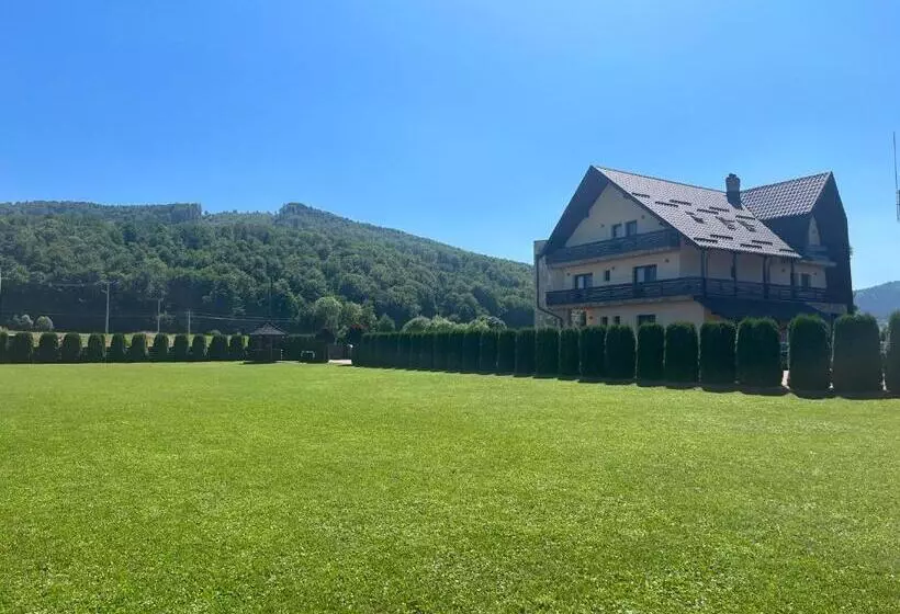 Pensiunea Miorița Putna