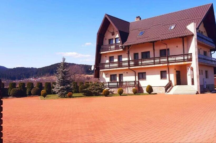 Pensiunea Miorița Putna