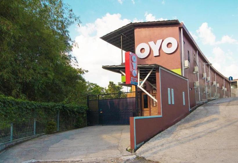 فندق Oyo 952 Annisa Syariah Residence